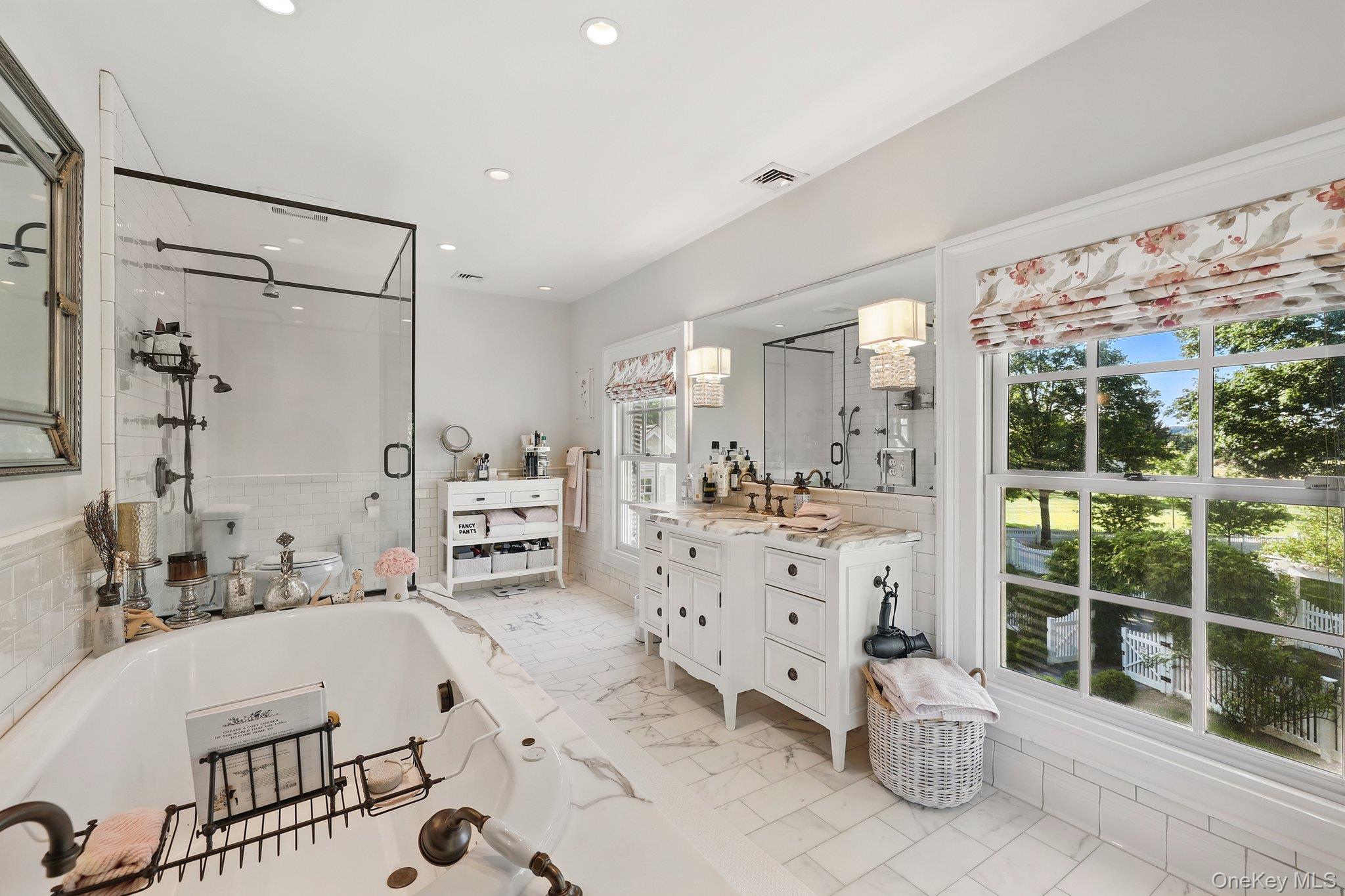 Warwick, New York, 10990, United States, 5 Bedrooms Bedrooms, ,5 BathroomsBathrooms,Residential,For Sale,2002673