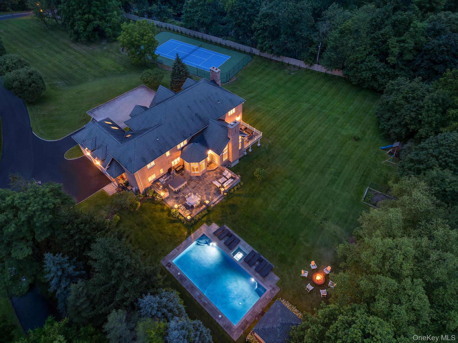 Armonk, New York, 10504, United States, 5 Bedrooms Bedrooms, ,5.5 BathroomsBathrooms,Residential,For Sale,1907943