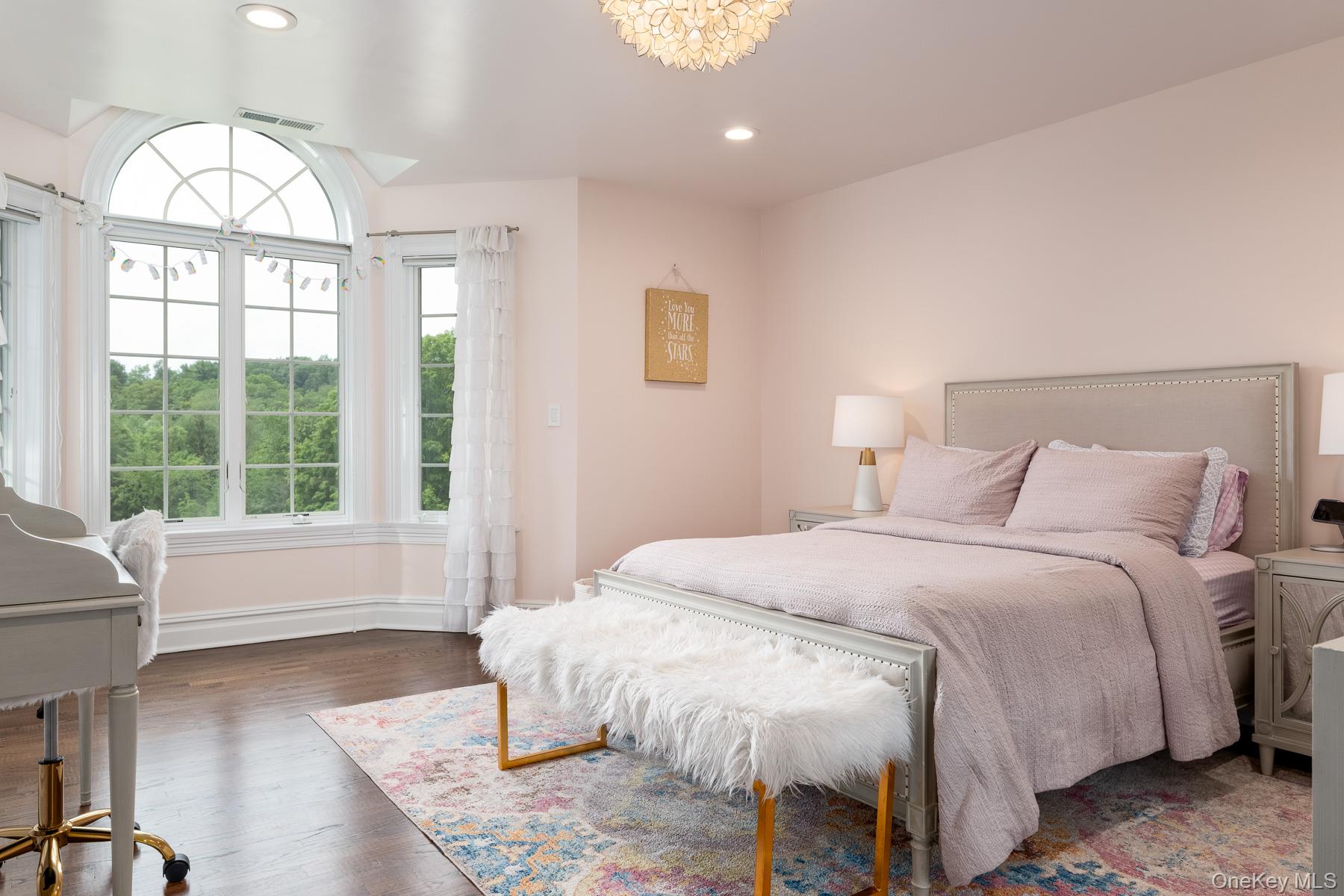 Armonk, New York, 10504, United States, 5 Bedrooms Bedrooms, ,5.5 BathroomsBathrooms,Residential,For Sale,1907943