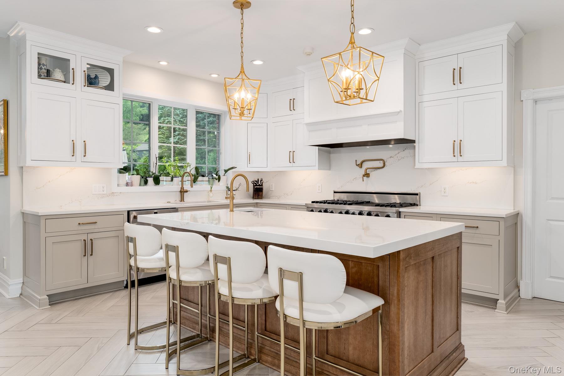 Armonk, New York, 10504, United States, 5 Bedrooms Bedrooms, ,5.5 BathroomsBathrooms,Residential,For Sale,1907943