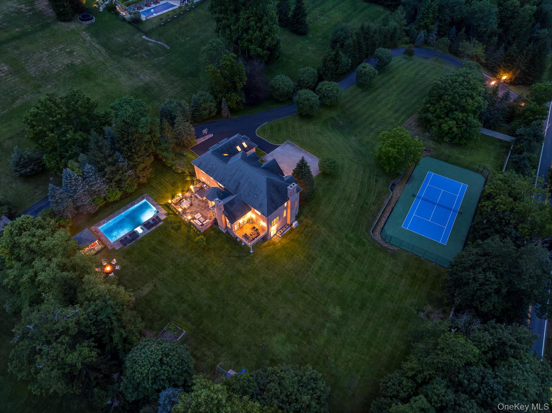 Armonk, New York, 10504, United States, 5 Bedrooms Bedrooms, ,5.5 BathroomsBathrooms,Residential,For Sale,1907943