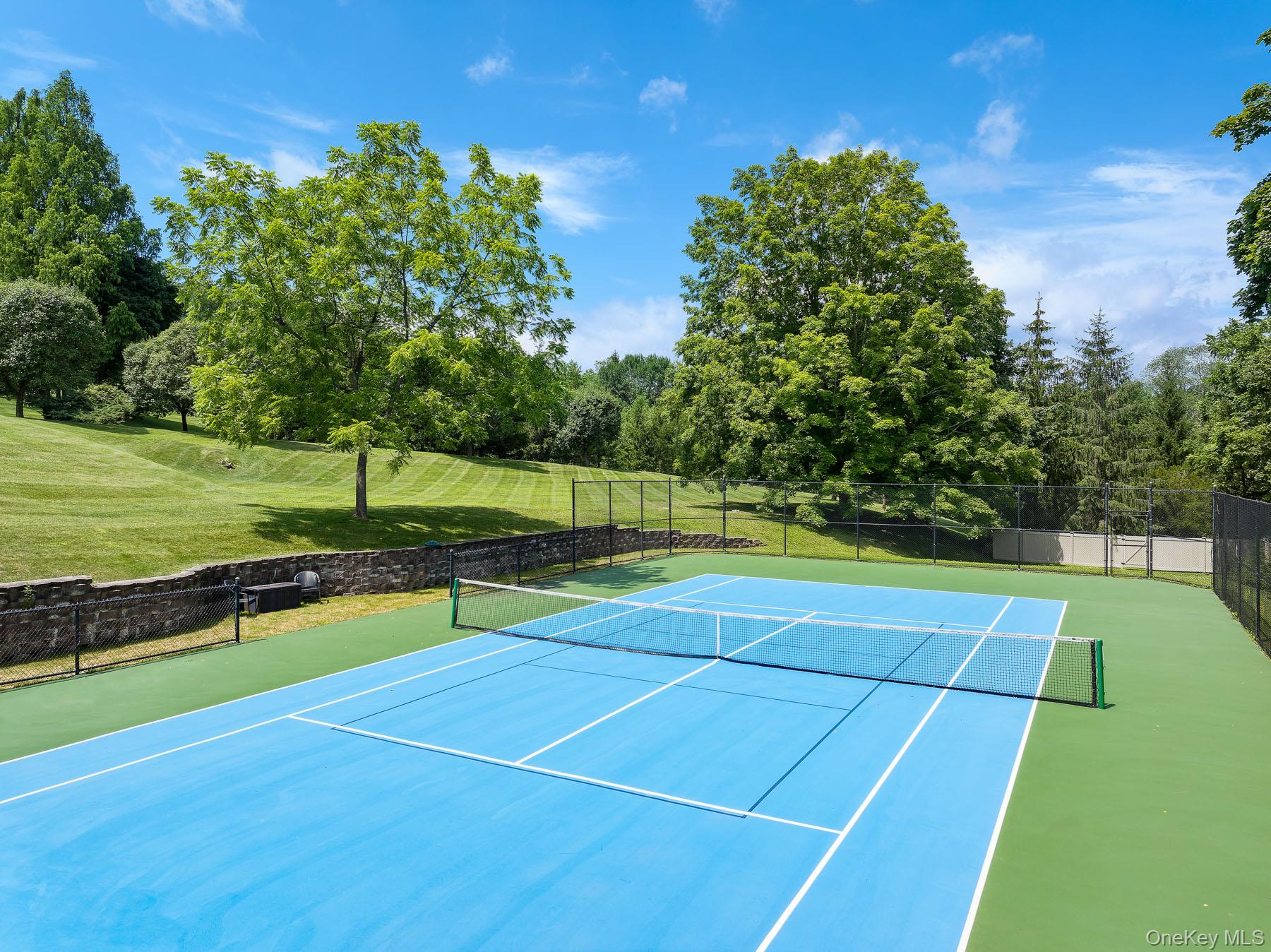 Armonk, New York, 10504, United States, 5 Bedrooms Bedrooms, ,5.5 BathroomsBathrooms,Residential,For Sale,1907943