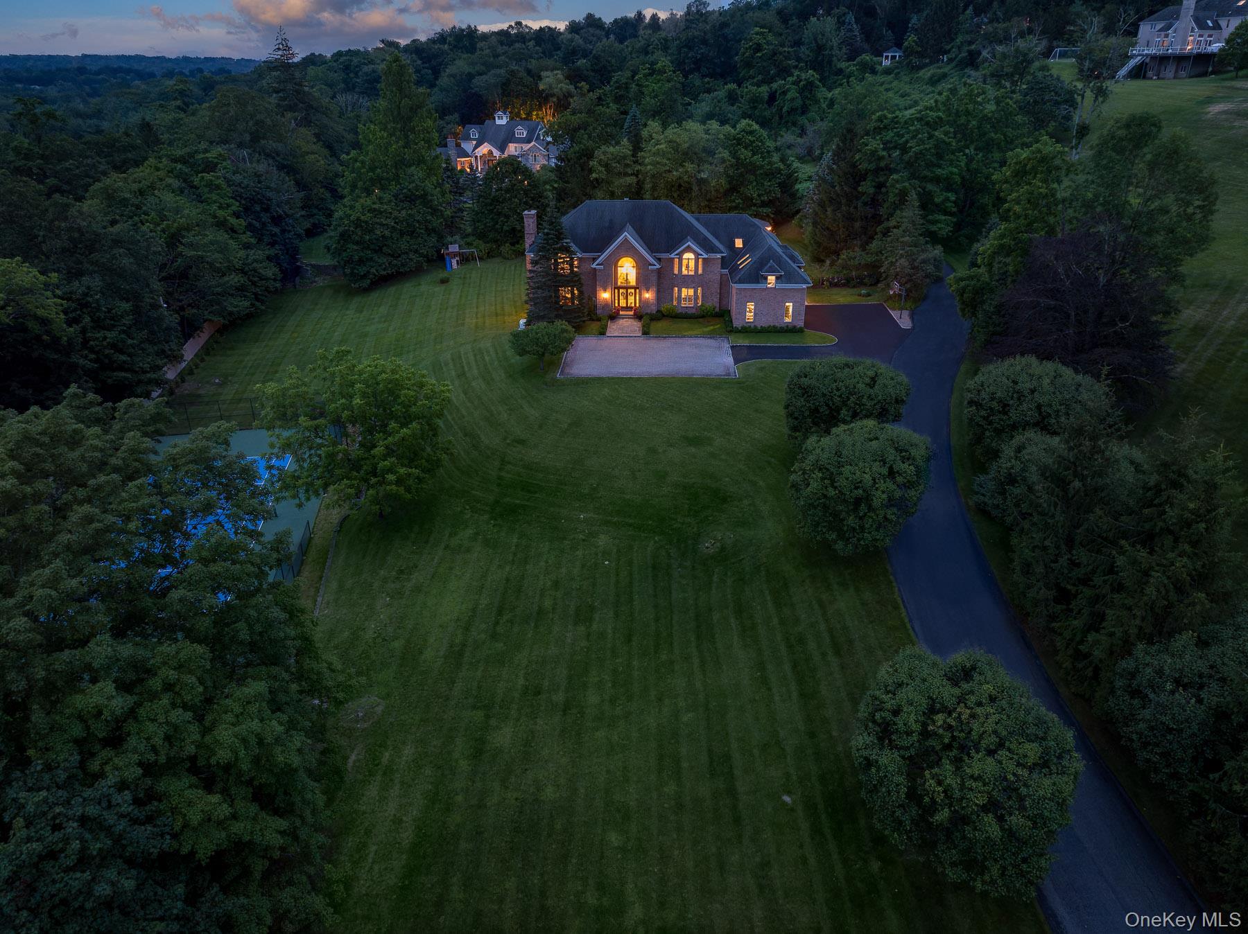 Armonk, New York, 10504, United States, 5 Bedrooms Bedrooms, ,5.5 BathroomsBathrooms,Residential,For Sale,1907943