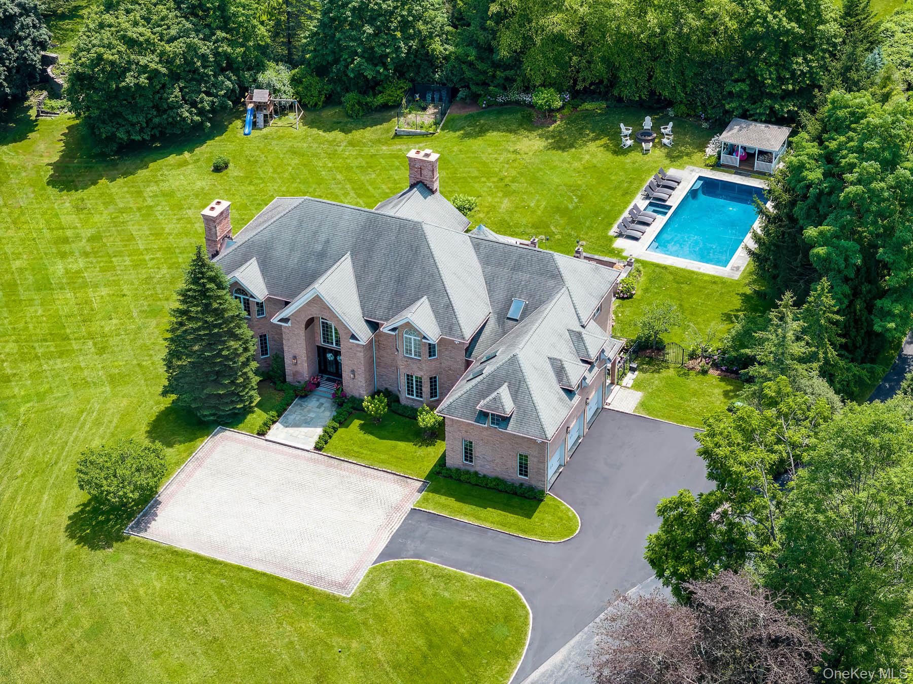 Armonk, New York, 10504, United States, 5 Bedrooms Bedrooms, ,5.5 BathroomsBathrooms,Residential,For Sale,1907943