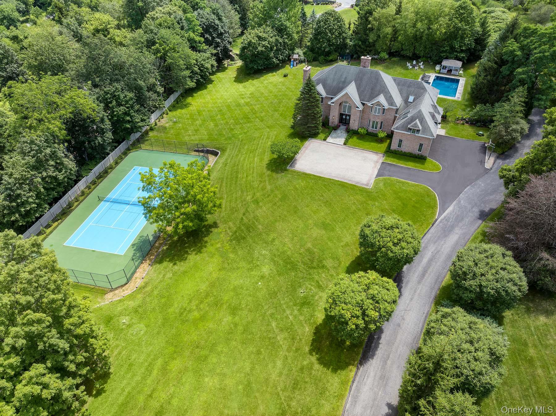 Armonk, New York, 10504, United States, 5 Bedrooms Bedrooms, ,5.5 BathroomsBathrooms,Residential,For Sale,1907943