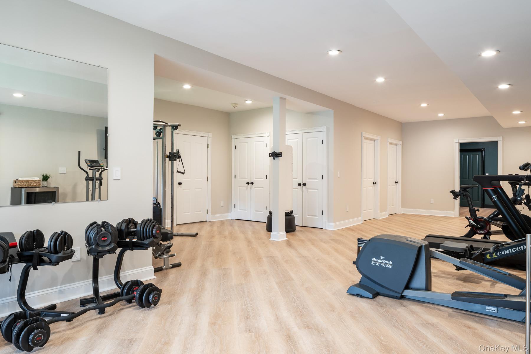 Armonk, New York, 10504, United States, 5 Bedrooms Bedrooms, ,5.5 BathroomsBathrooms,Residential,For Sale,1907943