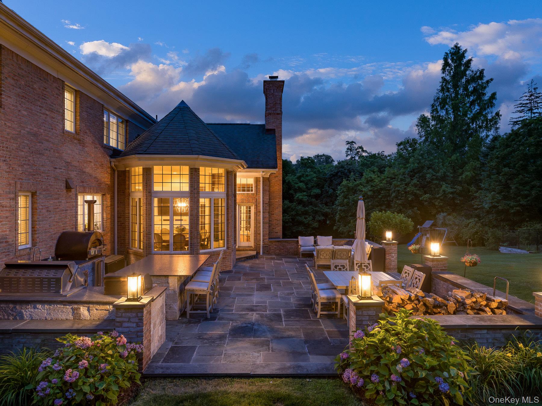 Armonk, New York, 10504, United States, 5 Bedrooms Bedrooms, ,5.5 BathroomsBathrooms,Residential,For Sale,1907943