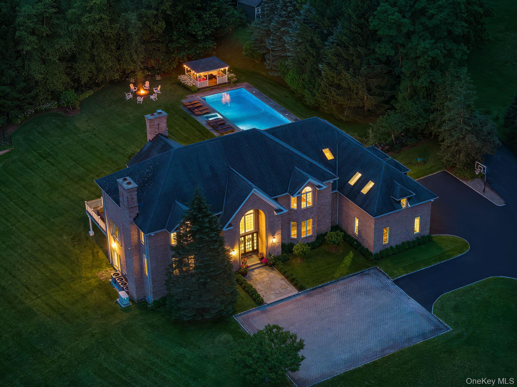 Armonk, New York, 10504, United States, 5 Bedrooms Bedrooms, ,5.5 BathroomsBathrooms,Residential,For Sale,1907943