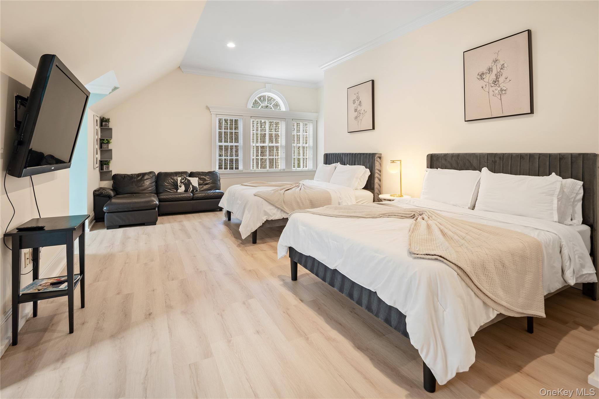 Pound Ridge, New York, 10576, United States, 6 Bedrooms Bedrooms, ,7.5 BathroomsBathrooms,Residential,For Sale,1993978