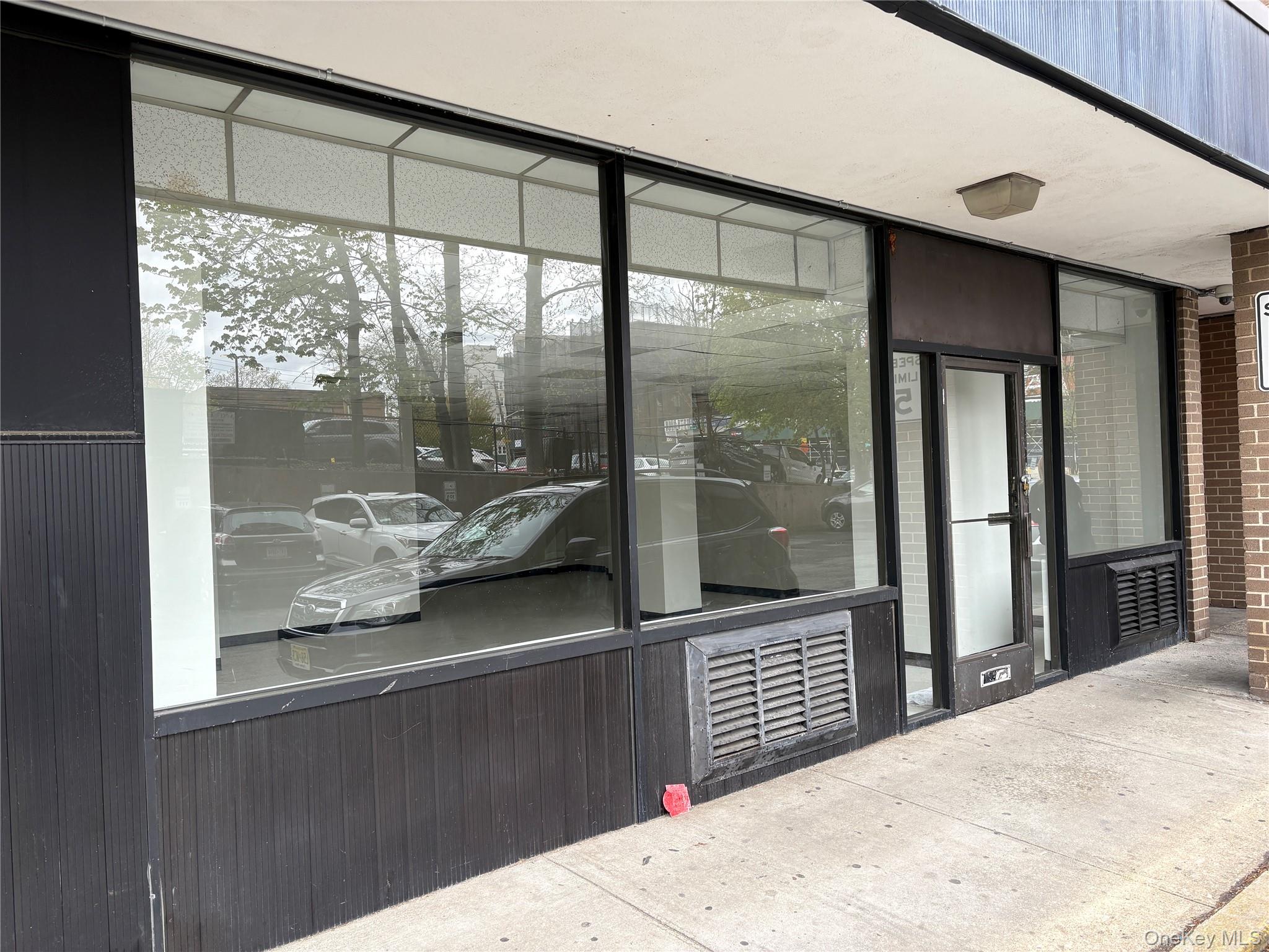 レオナルド・ウェーバー　[ WHITE PLAINS , NY ] 235 S Lexington Avenue, White Plains, NY, New York, property flyer